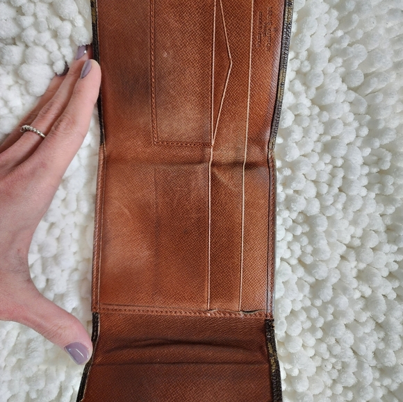 Authentic Louis Vitton Wallet - Picture 9 of 13